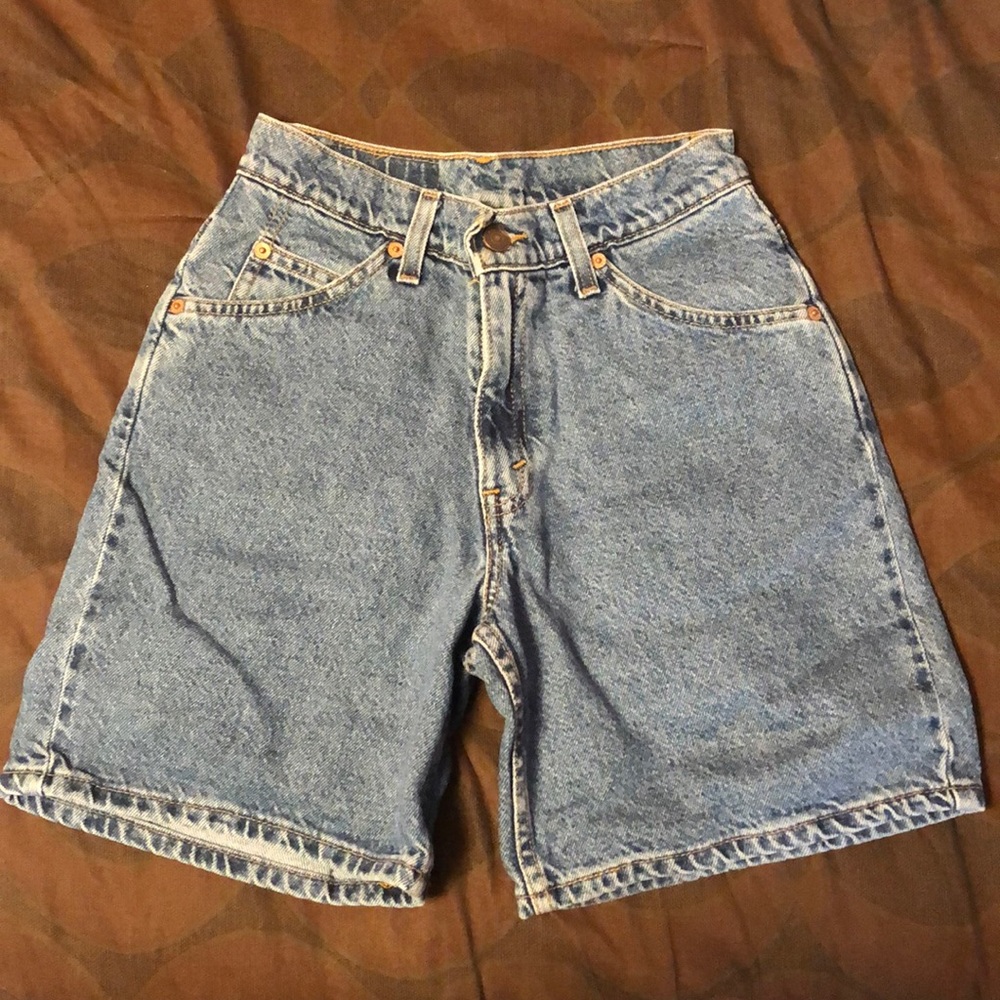 Vintage Levi’s 950 Relaxed Fit Jean Shorts